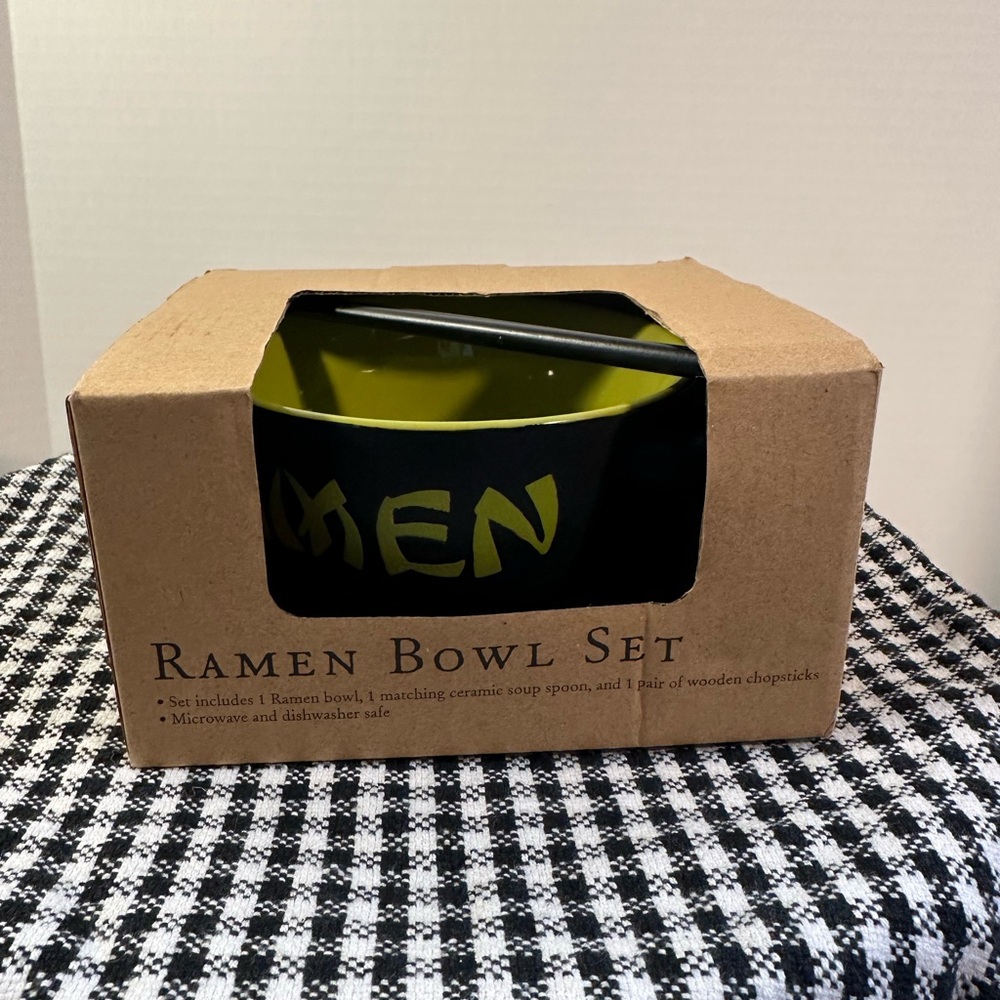 Black and Yellow Ramen Bowl Set